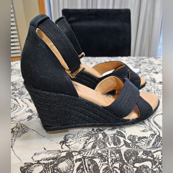 Me Too Open Toe Wedge Black Sandal (LOOK worn once) - Picture 3 of 9